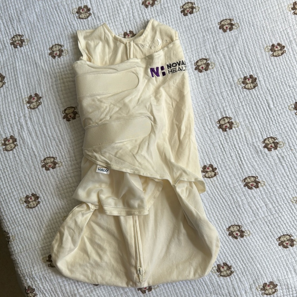 Halo Innovations Cream Sleep Sack Swaddle Size 0-3 Months Unisex Velcro Baby